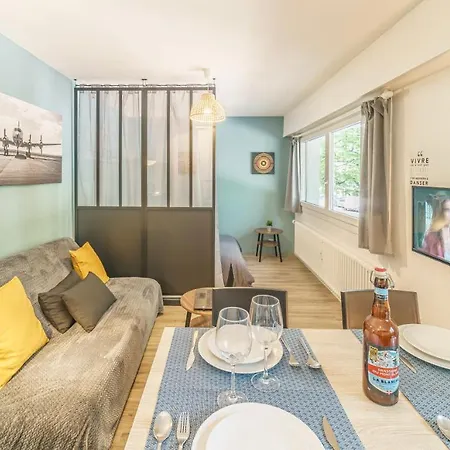 Cosy 108 - Centre - Stationnement - Gare Apartment *