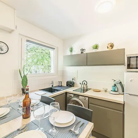 Cosy 108 - Centre - Stationnement - Gare Apartment *